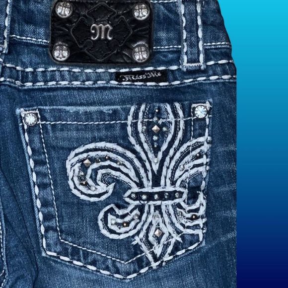 Miss Me Low Rise Embroidered Skinny Jeans Size 26x29 - Picture 1 of 5